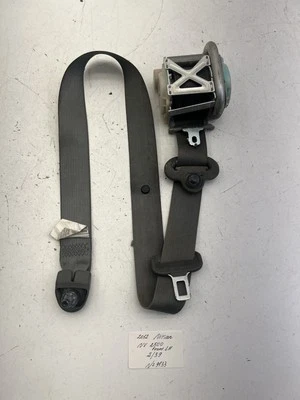 Cinturón de seguridad delantero izquierdo Nissan NV 2500 2012-2020 OEM. Foto 1 de 4