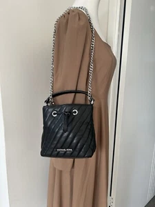 Michael Kors Suri Small Bucket Crossbody Quilted Vegan Faux Leather Bag Black - Picture 1 of 16
