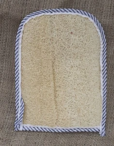 Natural Organic Lebanese Loofah Exfoliating Bath Mitt - Picture 1 of 1