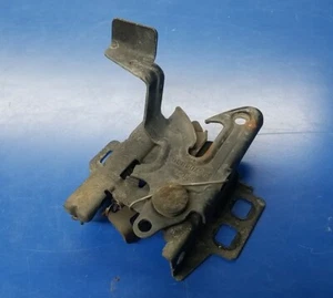 2000-2005 Pontiac Bonneville Oldsmobile Aurora Hood Latch USED. 25704880 - Picture 1 of 4