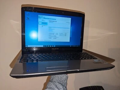 Medion Akoya Intel i3-2330M Nvidia Geforce GT 555M 10GB RAM 128GB SSD Notebook - Bild 1 von 2