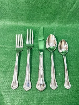 Cubiertos de acero inoxidable Gorham Valcourt 5 piezas ajuste de lugar nuevo en caja nunca usado Foto 1 de 4