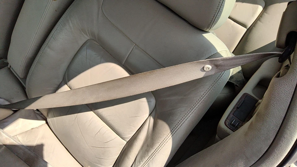 Cadillac Deville 1999 conductor cinturón de seguridad delantero izquierdo retractor hombro 152 neutro Foto 1 de 4