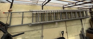 4 METRE TRIPLE LADDERS IN VERY GOOD CONDITION £100 - Picture 1 of 1