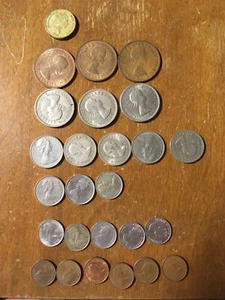 26 vintage New Zealand Queen Elizabeth coins: 1964 one penny, 1990 one dollar - Picture 1 of 4