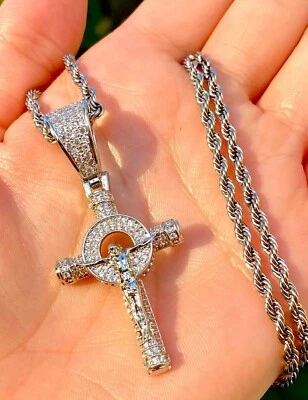 Collar Colgante Crucifijo Acabado Plata con Piedras Circonita Transparente Declaración Detallada Foto 1 de 4