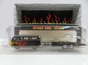 1:87 Bub Premium Classixxs Feel the Fire VW T Bus mit Trailer #4938 - Picture 1 of 3