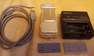 Sony Cyber-Shot DSC-U10 1.3 MP Digital Still Camera Silver 2 Memory Sticks WORKS