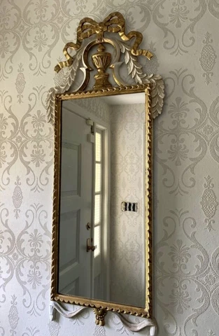 Hollywood Regency Mid 20th Century Carved Gilt Wood Mirror Made in Italy 43” H Cover