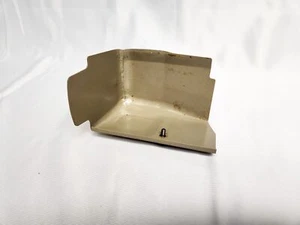 Parte di ricambio per macchina da cucire Chandler Mini Skipper: coperchio lato destro / vite - Foto 1 di 2