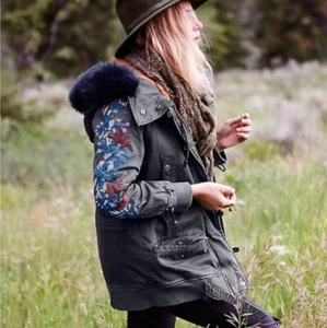 Chaqueta Parka Free People Follow Me Close Bordada con Borde de Piel Rara Difícil de Encontrar Usada en Excelente Condición S M - Imagen 1 de 18