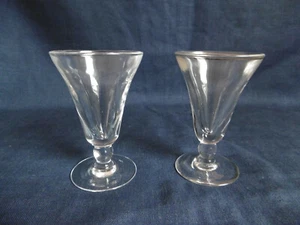 LOT DE 2 VERRES ANCIENS À APÉRITIF - Hauteur 11 cm - Imagen 1 de 6