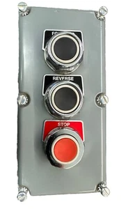 Square D Forward Reverse Stop Pushbutton 900IKYK31 Enclosure Schneider Electric - Picture 1 of 11