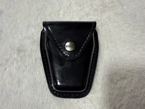 SAFARILAND 190 SINGLE HANDCUFF POUCH BELT MOUNT SNAP CLOSURE 21 05 - Picture 1 of 7