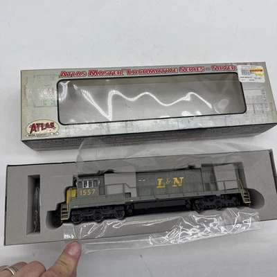 Atlas 7311 GE U30C Locomotive Louisville Nashville #1557 Engine Train Ho Scale - Image 1 of 4