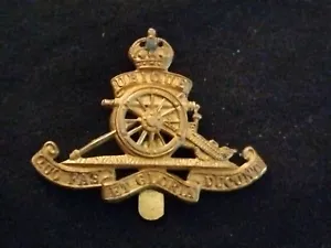 Royal Artillery Gilding Metal Beret Badge King's Crown Buttons Ltd Birmingham - Picture 1 of 4