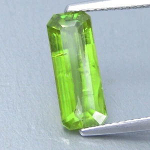 3,28 kt funkelnder natürlicher Sphen Titanit 13,8 x 5,5 x 4,3 mm Smaragdschliff Edelstein - Bild 1 von 8