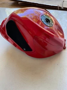 2011-2025 suzuki gsxr 600/750 fuel/petrol tank,cap, fuel pump and grip pad. - Picture 1 of 3