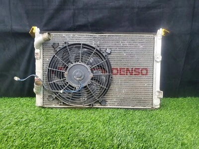 Radiador de repuesto de fábrica JDM 2001-2006 Mitsubishi Evolution Lancer 8 Denso Foto 1 de 4