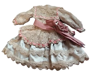 Vintage Puppenkleid 15" lang viktorianischer Stil ecru Spitze & Häkel maßgeschneidert OOAK - Bild 1 von 10