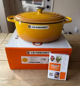 Le Creuset Signature Enameled Cast Iron Oval Dutch Oven 6.75qt Nectar Yellow NEW - Picture 1 of 10