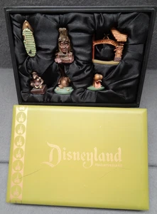 Walt Disney Collectibles Miniature in peltro Disneyland Adventureland Ltd fino al 1500 - Foto 1 di 24