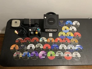 Console Nintendo GameCube nera con 33 dischi di gioco + controller e ganci OEM! - Foto 1 di 22