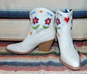 Womens Zodiac Bluebird & Floral Embroidered / Inlay White Ankle Boots 8.5 M NEW - Picture 1 of 8