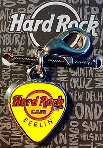 HARD ROCK CAFE BERLIN GITARRENAUSWAHL LOGO CHARM MIT HAKEN - Bild 1 von 1