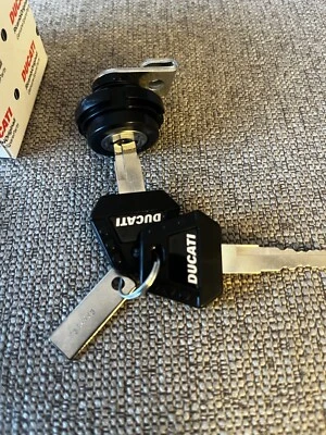 Ducati OEM Seat Lock 998B 900SS 59820231A NEW Foto 1 de 4
