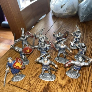 Timpo Solids 1:32 Knights In Armour x 11 Unpainted Plastic Action Pack Medievel - Picture 1 of 3