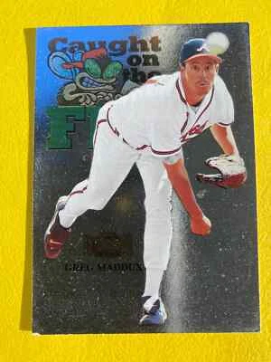 Greg Maddux : 1999 Metal Universe #243 Caught on the Fly : Atlanta Braves - Image 1 of 2