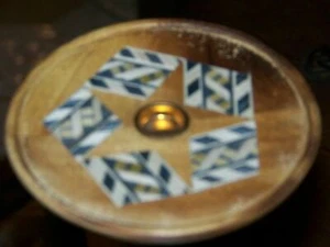 Holzkreis Räucherkegel oder Stabbrenner mit Kupfereinsatz und Intarsien Chevrons - Bild 1 von 1