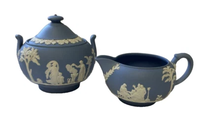 Juego de crema y azúcar Wedgwood azul jaspe 1953 vintage defectuoso Foto 1 de 4