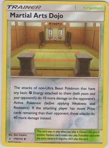 Tarjeta holográfica inversa dojo de artes marciales de Pokémon JCC SM bonos ininterrumpidos 179/214 - Imagen 1 de 1