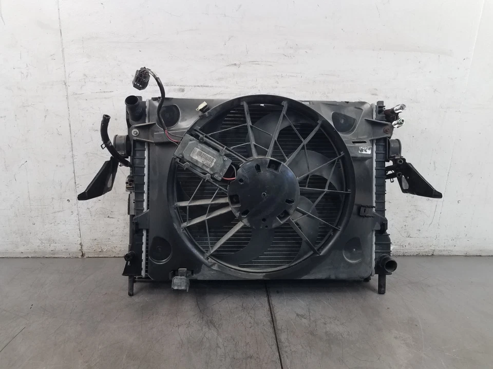 2003 03 04 Mercury Marauder Radiator / Fan / Condenser Assembly #5857 V1 - Image 1 of 4