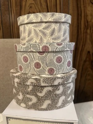 Cajas ovaladas y cajas de almacenamiento Downton Abbey de Quilted Koala Foto 1 de 4