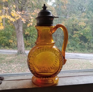 1884 DATED AMBER HAND BLOWN GLASS PILGRIM PATTERN SYRUP PITCHER W/ORIGINAL LID - Picture 1 of 9