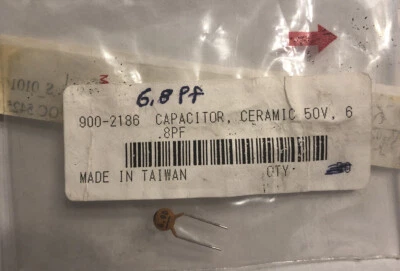 Condensador cerámico RadioShack Unlimited (RSU) 99002186 6,8 pf 50 V Foto 1 de 3