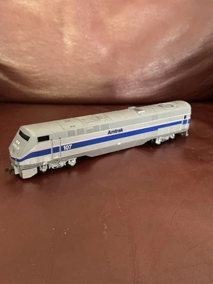 Walthers Trainline HO Amtrak P42 Genesis #107 – Phase IVb Silver/Blue Stripe - Image 1 of 4