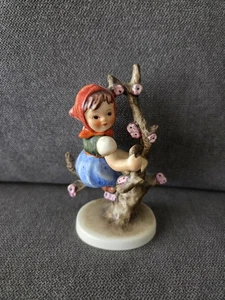 Vintage Hummel "Apple Tree Girl" Figurine 4" Goebel Germany Marked 141 3/0 TMK3 - Picture 1 of 9