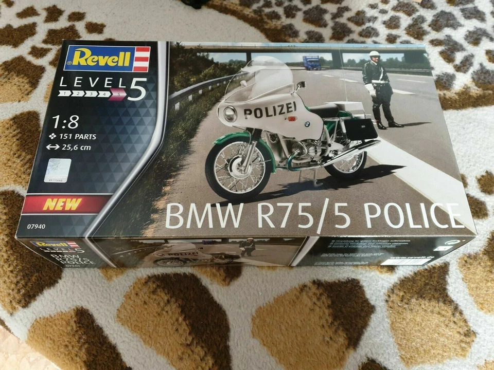 BMW R75/5 Police Motorcycle  ENORME 1/8  -Revell 07940  - Imagen 1 de 4