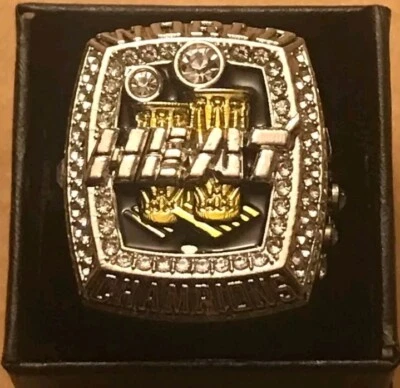 ANILLO CAMPEÓN LEBRON JAMES HECHO A MANO ESPALDA 2 BACK HEAT MVP FINALES TALLA 10.5 con CAJA Foto 1 de 4