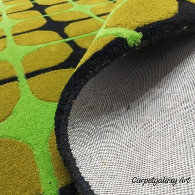 Alfombra acolchada a mano con alfombra acolchada 100 % lana pura color verde. Foto 1 de 4