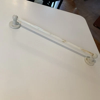 "Toallero antiguo vintage de vidrio esmerilado con soportes redondos de cerámica WOW 22""" Foto 1 de 4