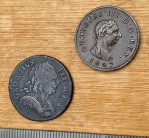 Georg III Farthings 1774 (porös) & 1807 ganz schön (ref #9) - Bild 1 von 6