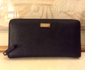 Kate Spade Geldbörse mit umlaufendem Reißverschluss blk. Saffiano Leder + gratis Kosmetiktasche & Schlüsselanhänger - Bild 1 von 8