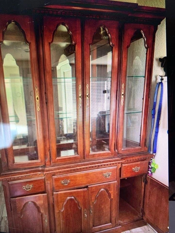 VTG Broyhill Cherry Queen Anne China Cabinet Lighted Display Wood Curio 1980's Cover