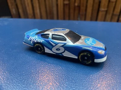 Matchbox Nascar 1/64 diecast #6 Phizer Mark Martin Ford 2000 - Image 1 of 4