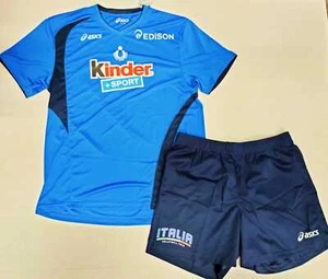 6899 ASICS FIPAV ITALIA UOMO SET GARA MAGLIA E PANTALONCINI NAZIONALE PALLAVOLO - Foto 1 di 1